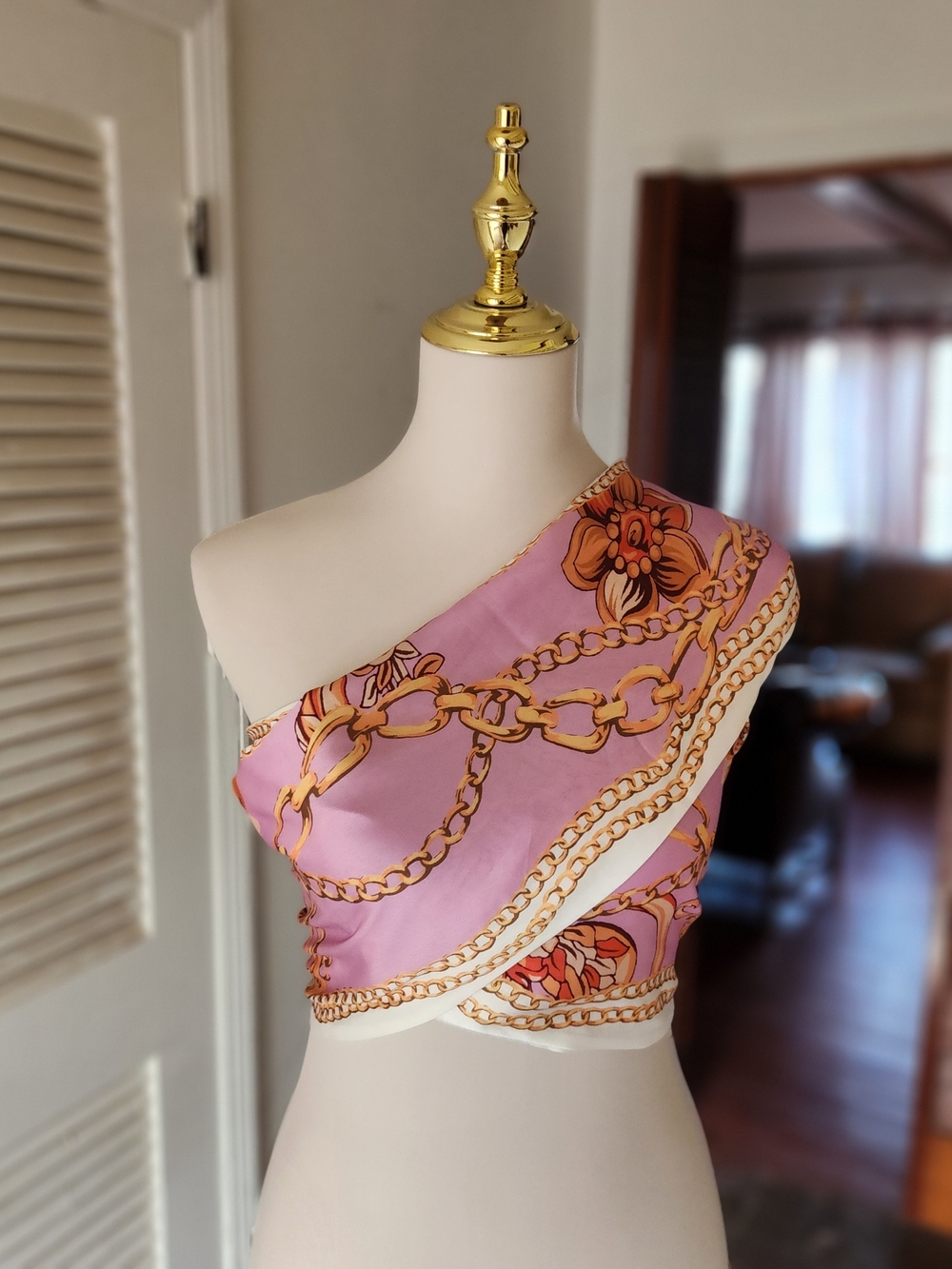 AKIRA Pink & Gold Chain-Print Scarf Top - Picture 5 of 7